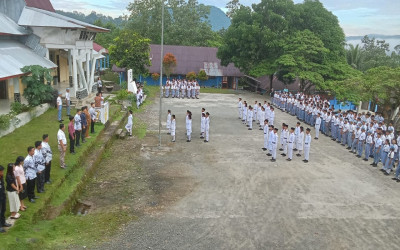 Pelaksanaan Upacara Bendera di lingkungan SMK Negeri 1 Amandraya Pada Hari Senin, 03 Februari 2025.