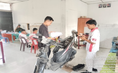 Pelaksaan Ujian Kompetensi Keahlian (UKK)  kelas XII SMK Negeri 1 Amandraya (Penguji Eksternal) dari CV. Babo Consultant (Penguji Jurusan DPIB), PT. Kencana Mulia Abadi Gusit (Penguji Jurusan TSM), Bank Sumut Cabang Teluk Dalam (Penguji Jurusan Akuntansi)