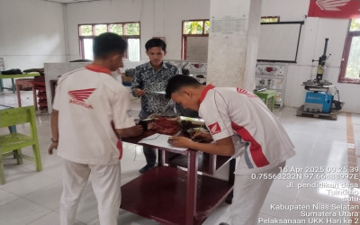 Pelaksanaan Ujian Kompetensi Keahlian (UKK) untuk kelas XII SMK Negeri 1 Amandraya (Penguji Internal), Pada hari Senin, 14 April 2025.